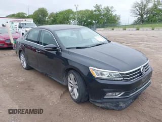 2018 Volkswagen Passat SE z VIN 1VWBA7A31JC027874, wystawiony jako IAAI lot #42315641 z przebiegiem 79 209 mil mil oraz . Historia ofert i sprzedaży dostępna na DreamBid. Obrazek 1.