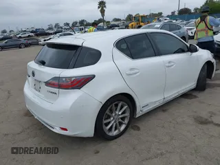 2013 Lexus CT 200h z VIN JTHKD5BH0D2126459, wystawiony jako IAAI lot #42207697 z przebiegiem 188 111 mil mil oraz . Historia ofert i sprzedaży dostępna na DreamBid. Obrazek 4.
