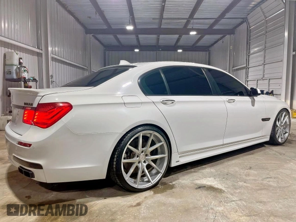 2010 BMW 7 Series 750Li с VIN WBAKB8C58ACY64395, выставлен на аукционе Copart как лот 59821335 с пробегом 137 375 миль миль и Списание • Salvage title. История ставок и продаж доступна на DreamBid. Изображение 4.