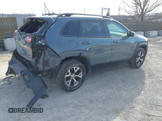 2014 Jeep Cherokee Trailhawk z VIN 1C4PJMBS5EW147579, wystawiony jako IAAI lot #41781543 z przebiegiem 155 751 mil mil oraz . Historia ofert i sprzedaży dostępna na DreamBid. Obrazek 4.