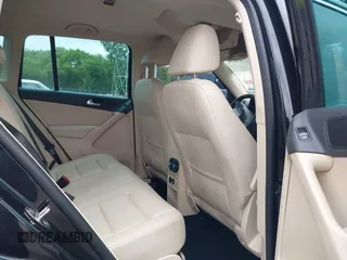 2012 Volkswagen Tiguan SE z VIN WVGBV7AX0CW558863, wystawiony jako IAAI lot #42285870 z przebiegiem 158 521 mil mil oraz . Historia ofert i sprzedaży dostępna na DreamBid. Obrazek 8.