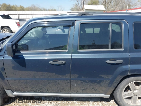 2007 Jeep Patriot Sport with VIN 1J8FT28W57D410875, listed as a IAAI auction lot 41767588 with 127,735 mi miles and . Bid and sale history available at DreamBid. Image 14.