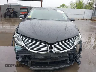2015 Lincoln MKZ z VIN 3LN6L2G90FR621891, wystawiony jako IAAI lot #41968088 z przebiegiem 128 988 mil mil oraz . Historia ofert i sprzedaży dostępna na DreamBid. Obrazek 13.