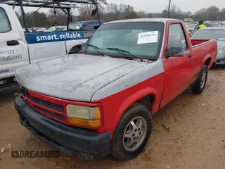 1996 Dodge Dakota z VIN 1B7FL26P1TS551841, wystawiony jako IAAI lot #41534036 z przebiegiem 229 386 mil mil oraz . Historia ofert i sprzedaży dostępna na DreamBid. Obrazek 2.