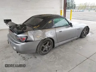 2001 Honda S2000 z VIN JHMAP11491T006580, wystawiony jako IAAI lot #41933308 z przebiegiem 151 232 mil mil oraz . Historia ofert i sprzedaży dostępna na DreamBid. Obrazek 4.