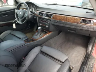 2011 BMW 3 Series 328i xDrive z VIN WBAKF3C55BE442596, wystawiony jako Copart lot #55130345 z przebiegiem 95 848 mil mil oraz Szkody całkowita. Historia ofert i sprzedaży dostępna na DreamBid. Obrazek 8.