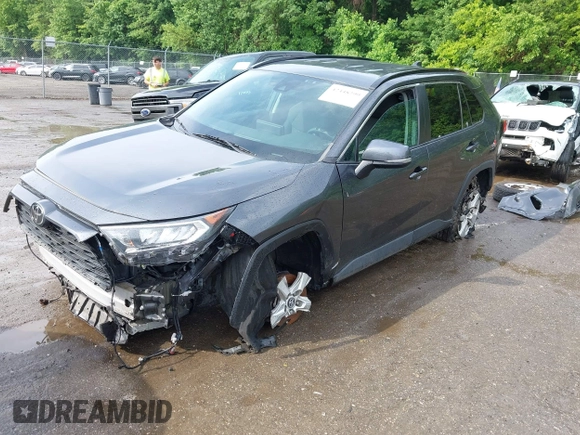 2020 Toyota RAV4 XLE with VIN 2T3W1RFV4LC040257, listed as a IAAI auction lot 42448299 with 77,618 mi miles and . Bid and sale history available at DreamBid. Image 16.