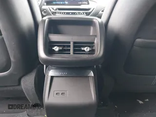2024 Cadillac LYRIQ Luxury z VIN 1GYKPPRK1RZ109216, wystawiony jako IAAI lot #42180416 z przebiegiem 13 470 mil mil oraz . Historia ofert i sprzedaży dostępna na DreamBid. Obrazek 20.