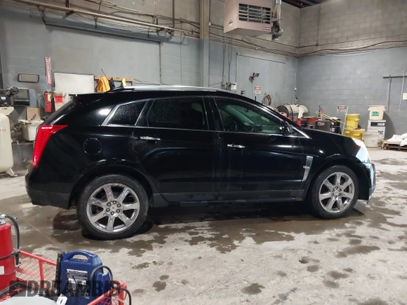 2012 Cadillac SRX Performance Collection z VIN 3GYFNEE37CS630391, wystawiony jako IAAI lot #42280516 z przebiegiem 137 330 mil mil oraz . Historia ofert i sprzedaży dostępna na DreamBid. Obrazek 13.