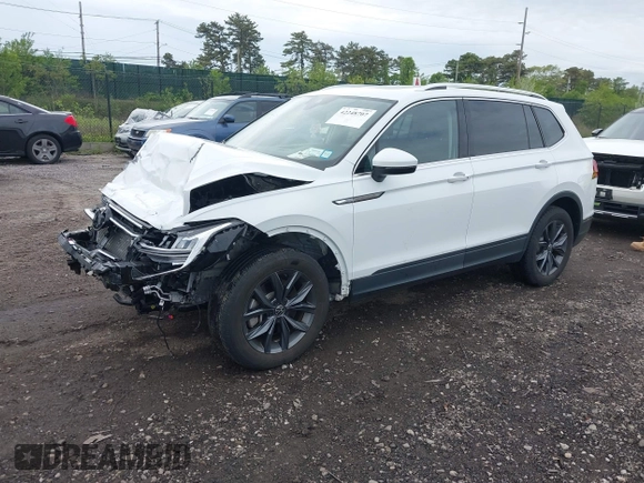 2022 Volkswagen Tiguan SE z VIN 3VV2B7AX8NM109450, wystawiony jako IAAI lot #42248707 z przebiegiem 18 603 mil mil oraz . Historia ofert i sprzedaży dostępna na DreamBid. Obrazek 2.