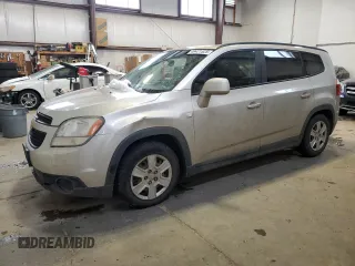 2012 Chevrolet Orlando 1LT z VIN KL77P2EM4CK576746, wystawiony jako Copart lot #49421525 z przebiegiem 183 398 mil mil oraz Szkody całkowita. Historia ofert i sprzedaży dostępna na DreamBid. Obrazek 1.