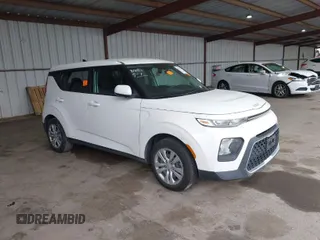 2022 Kia Soul LX with VIN KNDJ23AU8N7175676, listed as a IAAI auction lot 41916782 with 102,034 mi miles. Bid and sale history available at carsss.com. Image 1.