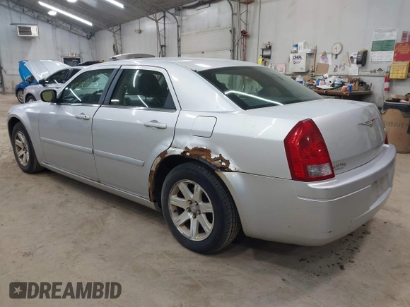 2006 Chrysler 300 with VIN 2C3LA43R06H417610, listed as a IAAI auction lot 42157332 with 202,364 mi miles and . Bid and sale history available at DreamBid. Image 3.