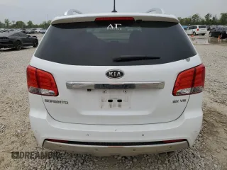 2013 Kia Sorento SX z VIN 5XYKWDA22DG321598, wystawiony jako Copart lot #50453715 z przebiegiem 123 778 mil mil oraz Czysty tytuł • Clean title. Historia ofert i sprzedaży dostępna na DreamBid. Obrazek 6.