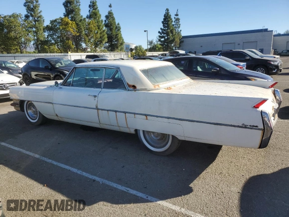 1964 Cadillac DeVille z VIN 64J117131, wystawiony jako Copart lot #79055844 z przebiegiem 75 803 mil mil oraz Czysty tytuł • Clean title. Historia ofert i sprzedaży dostępna na DreamBid. Obrazek 2.