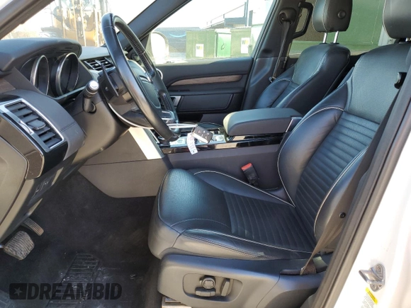 2017 Land Rover Discovery HSE with VIN SALRRBBV0HA028297, listed as a Copart auction lot 82135784 with 110,011 mi miles and Clean Title. Bid and sale history available at DreamBid. Image 7.