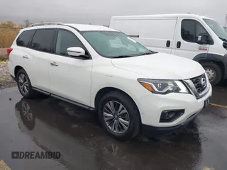 2018 Nissan Pathfinder S z VIN 5N1DR2MN8JC637481, wystawiony jako IAAI lot #40947018 z przebiegiem 130 494 mil mil oraz . Historia ofert i sprzedaży dostępna na DreamBid. Obrazek 1.