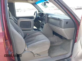 2003 Chevrolet Suburban LT with VIN 1GNEC16Z13J247753, listed as a IAAI auction lot 41501608 with 300,977 mi miles. Bid and sale history available at carsss.com. Image 5.