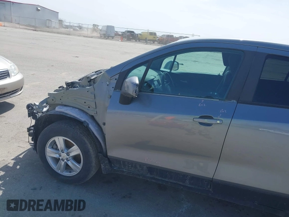 2020 Chevrolet Trax LS with VIN 3GNCJNSB6LL208534, listed as a IAAI auction lot 41923764 with 88,009 mi miles. Bid and sale history available at carsss.com. Image 19.