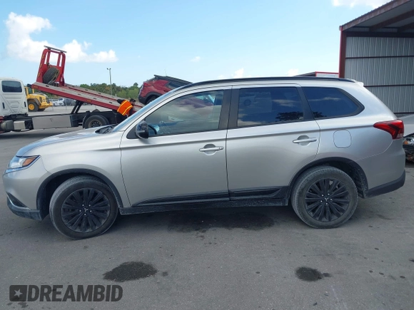 2020 Mitsubishi Outlander ES z VIN JA4AZ3A37LZ042888, wystawiony jako IAAI lot #41474954 z przebiegiem 98 616 mil mil oraz . Historia ofert i sprzedaży dostępna na DreamBid. Obrazek 14.
