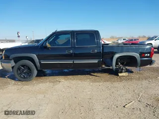 2005 Chevrolet Silverado 1500 LS with VIN 2GCEK13T551184097, listed as a IAAI auction lot 41598653 with 218,461 mi miles. Bid and sale history available at carsss.com. Image 15.