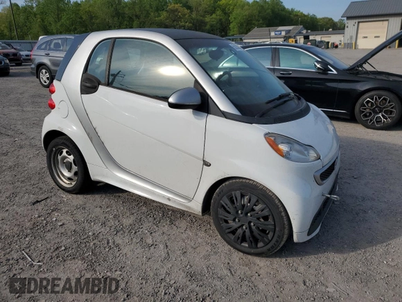 2015 Smart fortwo Passion with VIN WMEEJ3BA2FK806270, listed as a Copart auction lot 55263685 with 118,602 mi miles and Clean Title. Bid and sale history available at carsss.com. Image 4.