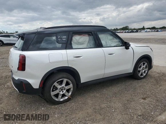 2025 MINI Countryman S z VIN WMZ23GA0XS7S16374, wystawiony jako Copart lot #52798125 z przebiegiem Nie podano mil oraz Szkoda całkowita • Salvage title. Historia ofert i sprzedaży dostępna na DreamBid. Obrazek 3.