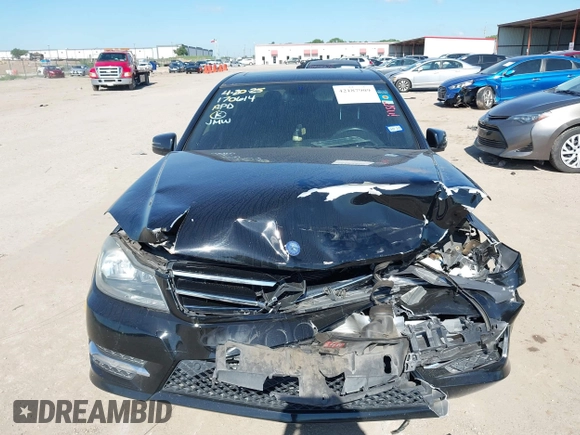 2014 Mercedes-Benz C 250 Sport z VIN WDDGF4HB3EG205312, wystawiony jako IAAI lot #42187909 z przebiegiem 136 079 mil mil oraz . Historia ofert i sprzedaży dostępna na DreamBid. Obrazek 12.