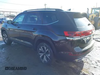 2024 Volkswagen Atlas SE z VIN 1V2LR2CA5RC576809, wystawiony jako IAAI lot #41652203 z przebiegiem 11 300 mil mil oraz . Historia ofert i sprzedaży dostępna na DreamBid. Obrazek 3.