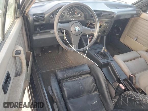 1987 BMW 3 Series z VIN WBABB1301H1928231, wystawiony jako Copart lot #85221174 z przebiegiem 159 400 mil mil oraz Czysty tytuł • Clean title. Historia ofert i sprzedaży dostępna na DreamBid. Obrazek 8.