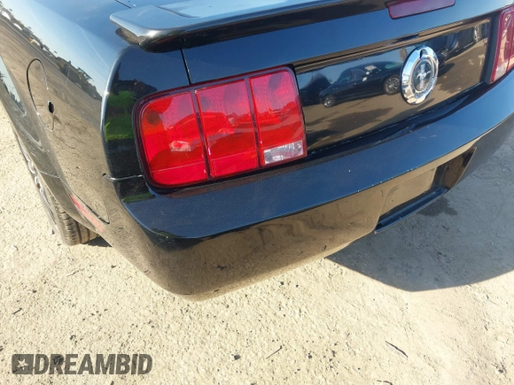 2008 Ford Mustang Deluxe with VIN 1ZVHT80NX85114958, listed as a IAAI auction lot 41806240 with 164,980 mi miles. Bid and sale history available at carsss.com. Image 6.