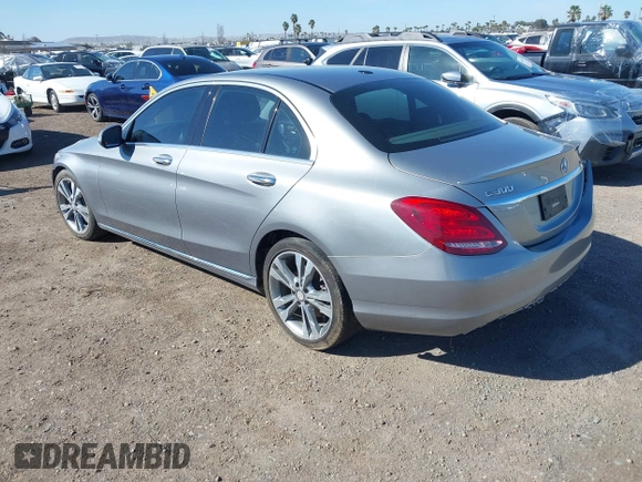 2015 Mercedes-Benz C 300 z VIN 55SWF4JB7FU049897, wystawiony jako IAAI lot #41795671 z przebiegiem 137 194 mil mil oraz . Historia ofert i sprzedaży dostępna na DreamBid. Obrazek 3.