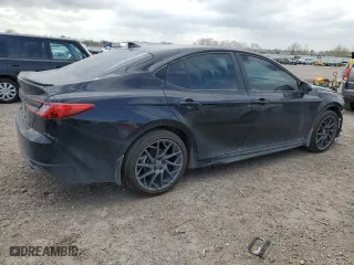2025 Toyota Camry LE with VIN 4T1DAACK7SU556301, listed as a Copart auction lot 47483165 with 2,696 mi miles and Salvage Title. Bid and sale history available at carsss.com. Image 3.