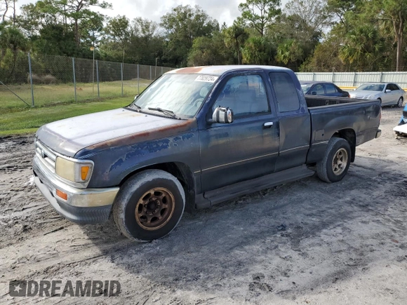 1997 Toyota T100 DX z VIN JT4TN12D3V0036552, wystawiony jako Copart lot #77829724 z przebiegiem 230 069 mil mil oraz Czysty tytuł • Clean title. Historia ofert i sprzedaży dostępna na DreamBid. Obrazek 1.