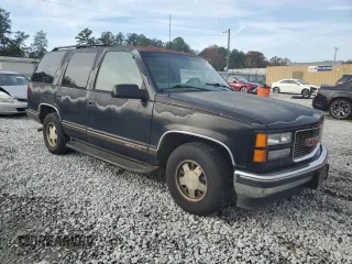 1999 GMC Yukon with VIN 1GKEC13R7XJ802387, listed as a Copart auction lot 82819934 with 438,574 mi miles and Salvage Title. Bid and sale history available at carsss.com. Image 4.