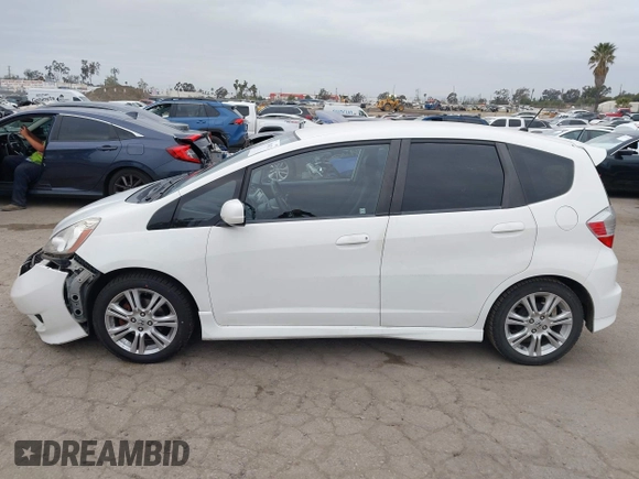 2009 Honda Fit Sport with VIN JHMGE88409S021730, listed as a IAAI auction lot 42045023 with 309,995 mi miles. Bid and sale history available at carsss.com. Image 14.