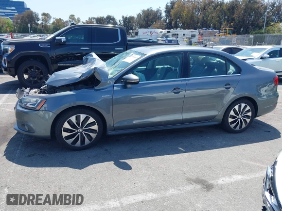 2013 Volkswagen Jetta Hybrid SE with VIN 3VW637AJ1DM232687, listed as a IAAI auction lot 41973407 with 70,428 mi miles and . Bid and sale history available at DreamBid. Image 14.