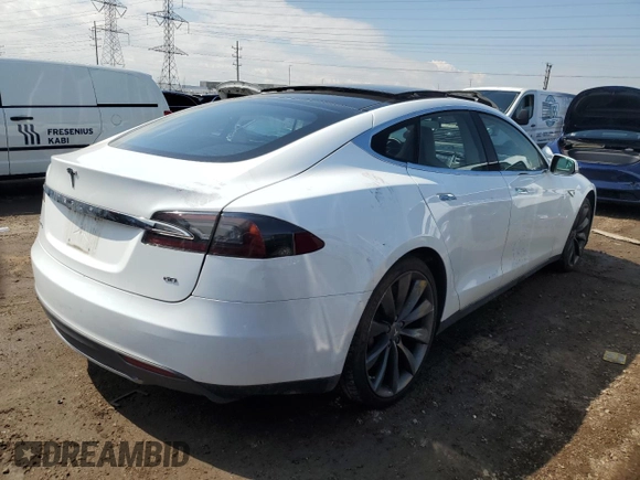 2013 Tesla Model S with VIN 5YJSA1CG1DFP22301, listed as a Copart auction lot 47323125 with 120,834 mi miles and Clean Title. Bid and sale history available at carsss.com. Image 3.