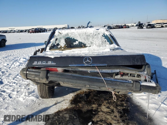 1985 Mercedes-Benz 380 z VIN WDBBA45C1FA026172, wystawiony jako Copart lot #44573545 z przebiegiem 149 808 mil mil oraz Szkoda całkowita • Salvage title. Historia ofert i sprzedaży dostępna na DreamBid. Obrazek 6.