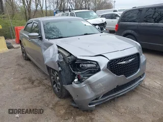 2016 Chrysler 300 S z VIN 2C3CCAGG7GH152395, wystawiony jako IAAI lot #42067089 z przebiegiem 127 126 mil mil oraz . Historia ofert i sprzedaży dostępna na DreamBid. Obrazek 1.