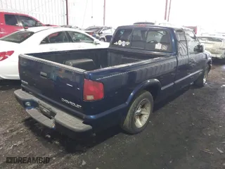 2003 Chevrolet S-10 with VIN 1GCCS19X238169679, listed as a IAAI auction lot 41842156 with 83,940 mi miles. Bid and sale history available at carsss.com. Image 4.