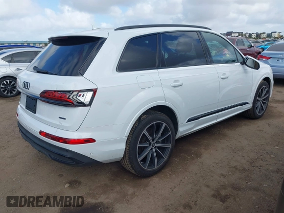 2022 Audi Q7 Premium Plus with VIN WA1LXBF76ND014939, listed as a IAAI auction lot 41925444 with 34,807 mi miles and . Bid and sale history available at DreamBid. Image 4.