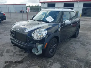 2013 MINI Countryman S z VIN WMWZC3C5XDWP24270, wystawiony jako IAAI lot #42232550 z przebiegiem 95 512 mil mil oraz . Historia ofert i sprzedaży dostępna na DreamBid. Obrazek 6.