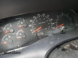 2000 Ford F-250 XL z VIN 1FTNX21L3YED48024, wystawiony jako Copart lot #85497574 z przebiegiem 181 072 mil mil oraz Nie do naprawy • Non repairable. Historia ofert i sprzedaży dostępna na DreamBid. Obrazek 9.