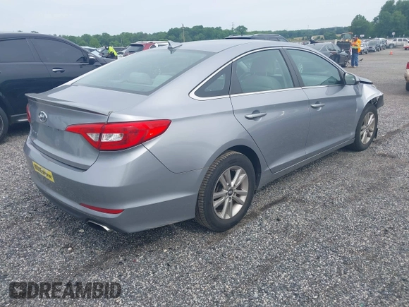 2016 Hyundai Sonata SE z VIN 5NPE24AF8GH334395, wystawiony jako IAAI lot #42333326 z przebiegiem 130 429 mil mil oraz . Historia ofert i sprzedaży dostępna na DreamBid. Obrazek 4.