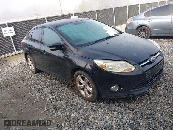2012 Ford Focus SE with VIN 1FAHP3F25CL256409, listed as a IAAI auction lot 41886182 with 205,975 mi miles. Bid and sale history available at carsss.com. Image 1.