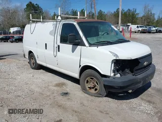 2007 Chevrolet Express Cargo z VIN 1GCFG15XX71106056, wystawiony jako IAAI lot #41846553 z przebiegiem 225 403 mil mil oraz . Historia ofert i sprzedaży dostępna na DreamBid. Obrazek 1.