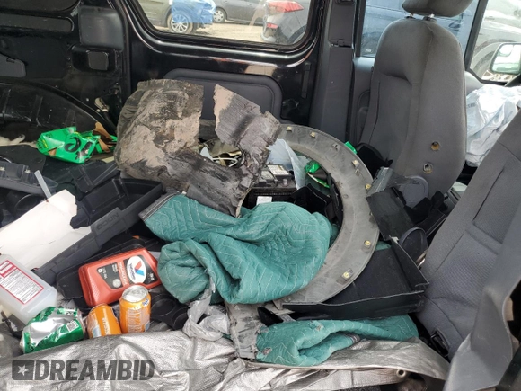 2012 Ford Transit Connect XLT z VIN NM0LS6BN3CT099898, wystawiony jako Copart lot #58665675 z przebiegiem 197 523 mil mil oraz Szkoda całkowita • Salvage title. Historia ofert i sprzedaży dostępna na DreamBid. Obrazek 11.
