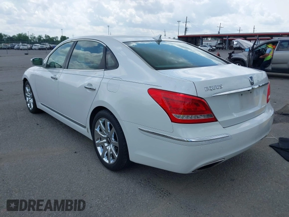 2013 Hyundai Equus Signature with VIN KMHGH4JH2DU059788, listed as a IAAI auction lot 42136278 with 68,672 mi miles and . Bid and sale history available at DreamBid. Image 3.