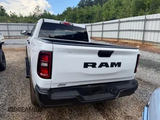2025 Ram 1500 Tradesman z VIN 1C6RREGG8SN552310, wystawiony jako Copart lot #56547005 z przebiegiem 9 767 mil mil oraz Szkoda całkowita • Salvage title. Historia ofert i sprzedaży dostępna na DreamBid. Obrazek 6.